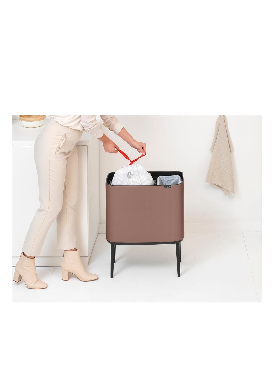 Brabantia Bo Touch Bin prullenbak 11 + 23 liter - detail 5 taupe
