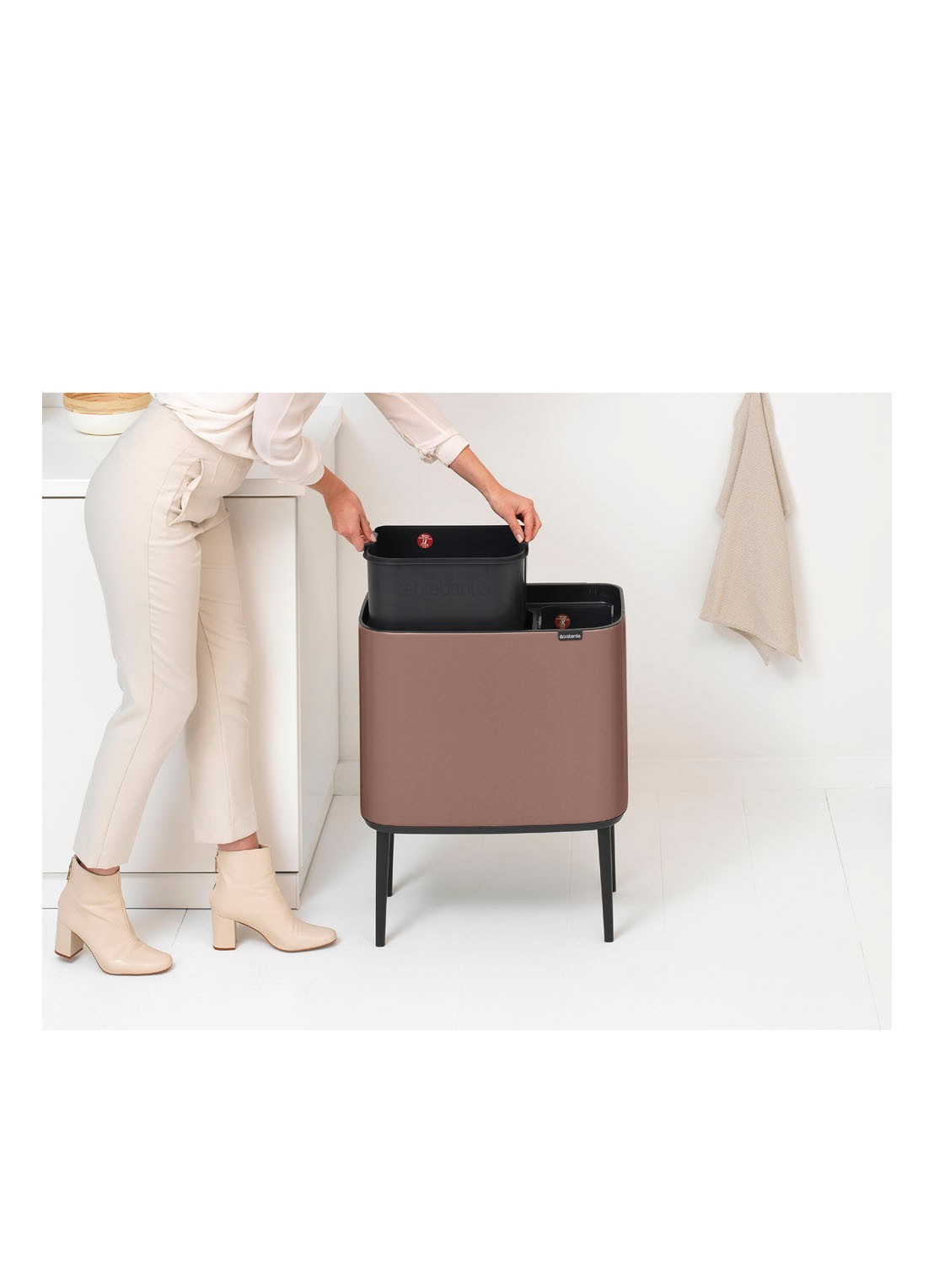 Brabantia Bo Touch Bin prullenbak 11 + 23 liter - detail 6 taupe