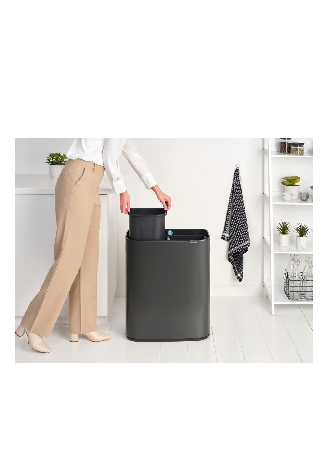 Brabantia Bo Touch Bin prullenbak 2 x 30 liter - detail 4 grijs