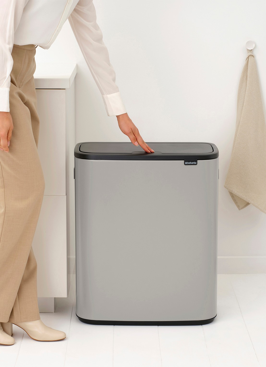 Brabantia Bo Touch Bin prullenbak 2 x 30 liter - detail 3 middengrijs