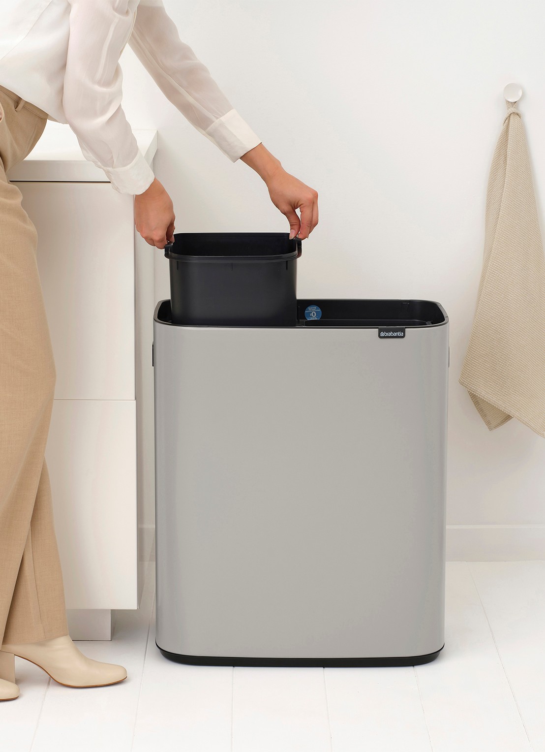 Brabantia Bo Touch Bin prullenbak 2 x 30 liter - detail 4 middengrijs