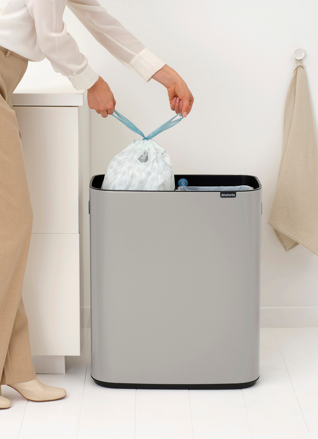 Brabantia Bo Touch Bin prullenbak 2 x 30 liter - detail 5 middengrijs