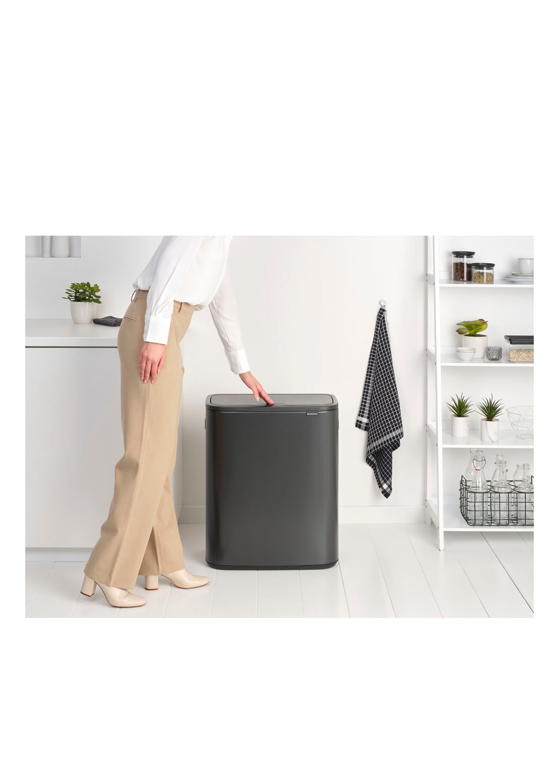 Brabantia Bo Touch Bin prullenbak 60 liter - detail 2 grijs