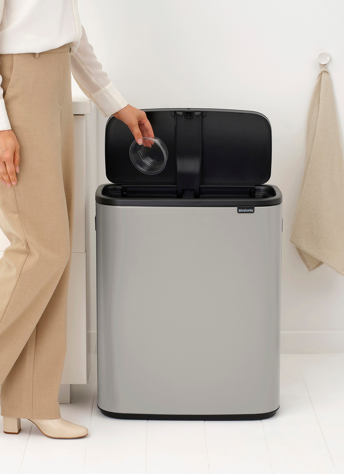 Brabantia Bo Touch Bin prullenbak 60 liter - detail 4 middengrijs