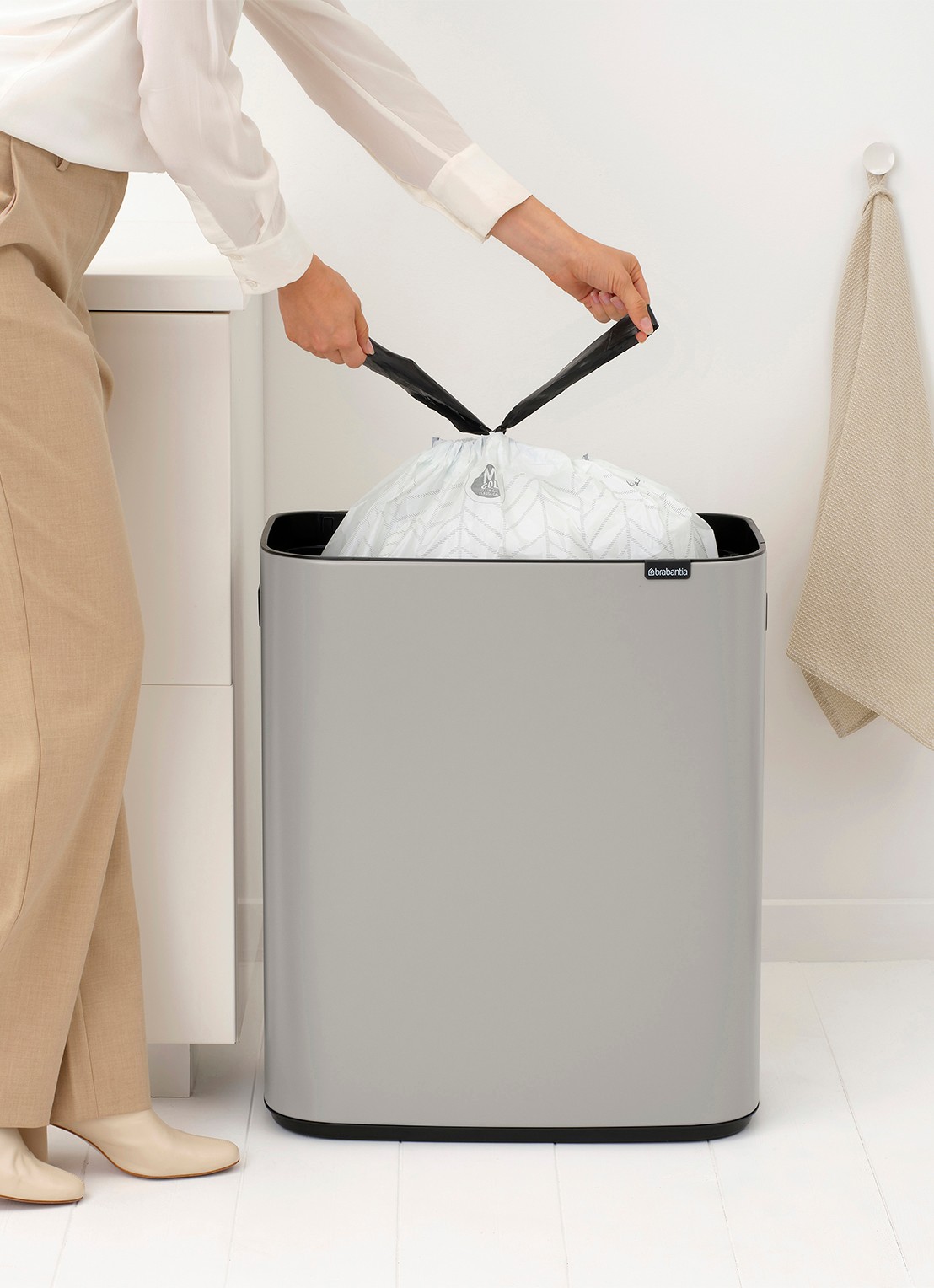 Brabantia Bo Touch Bin prullenbak 60 liter - detail 6 middengrijs