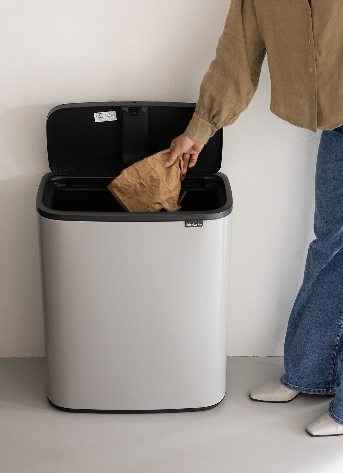 Brabantia Bo Touch Bin prullenbak 60 liter - detail 7 middengrijs