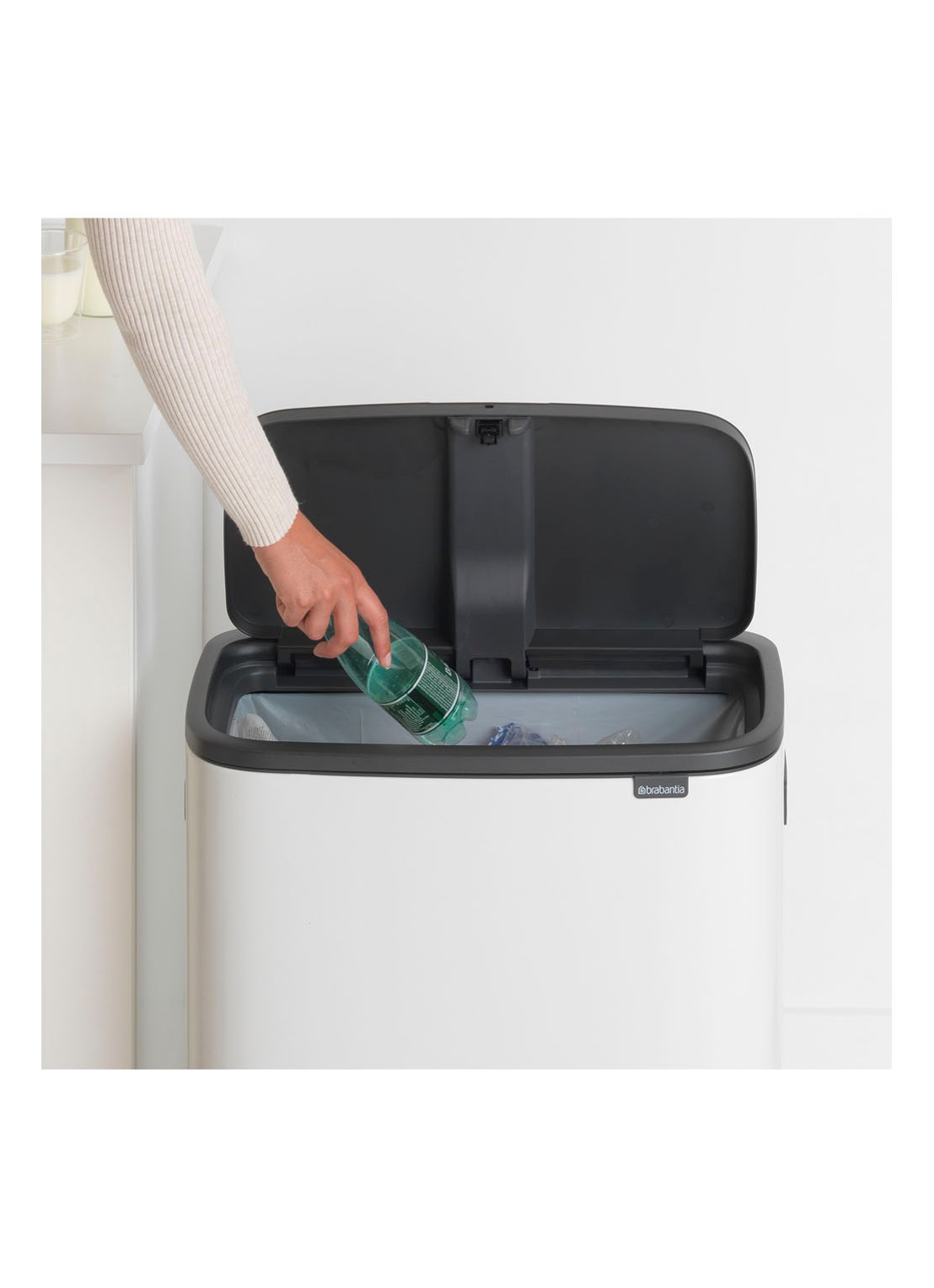 Brabantia Bo Touch Bin prullenbak met deksel 60 liter - detail 4 wit