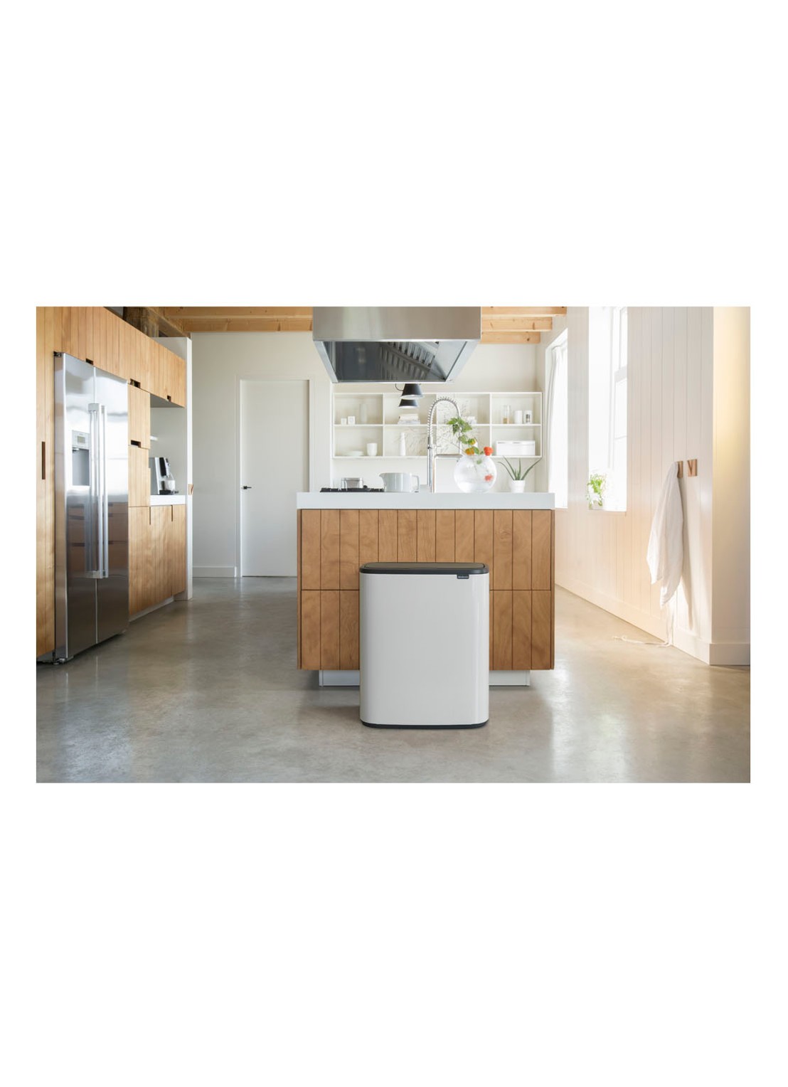 Brabantia Bo Touch Bin prullenbak met deksel 60 liter - voorkant 2 wit