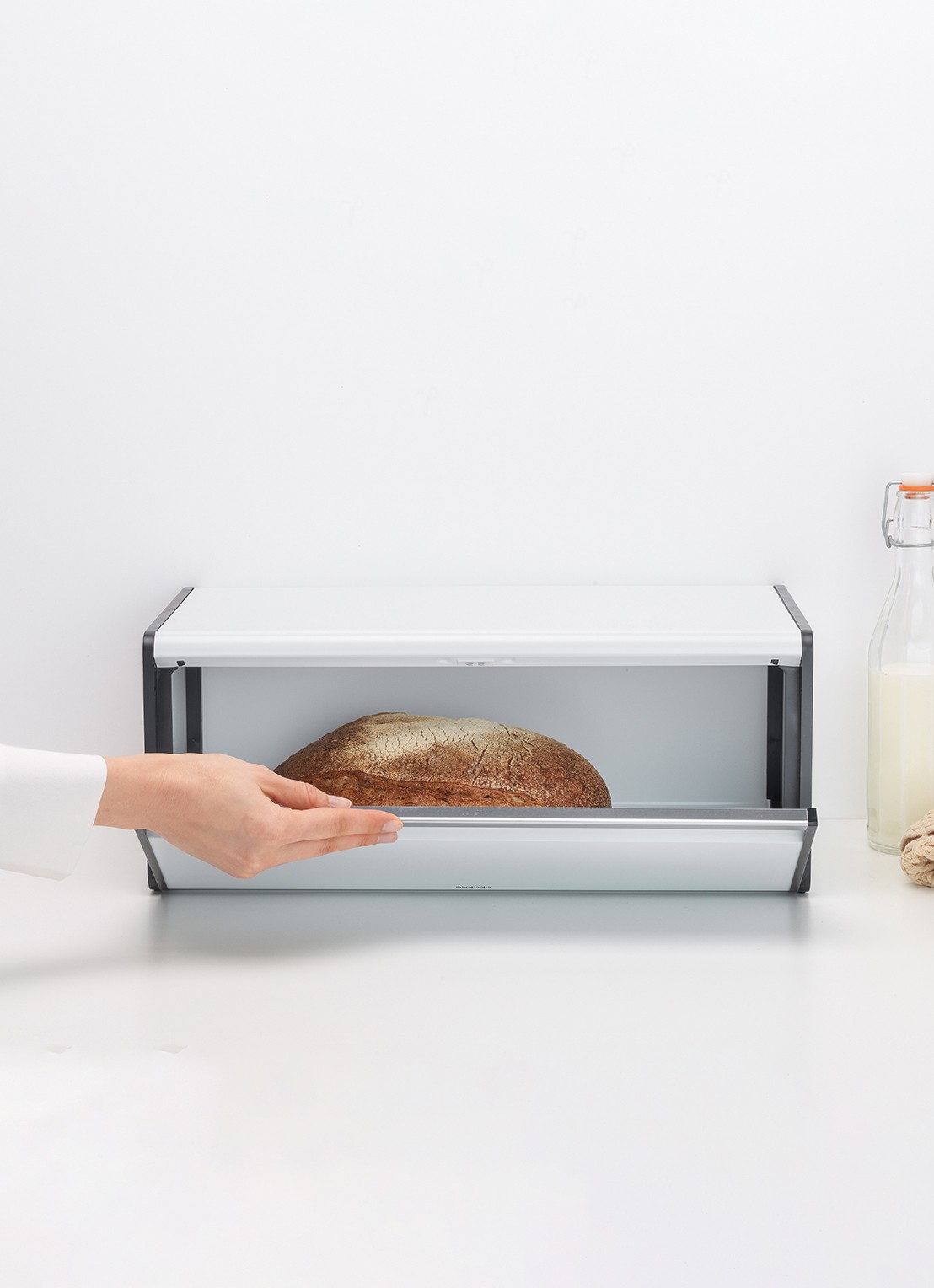 Brabantia Bo Touch Bin prullenbak met deksel 60 liter - voorkant 2 wit