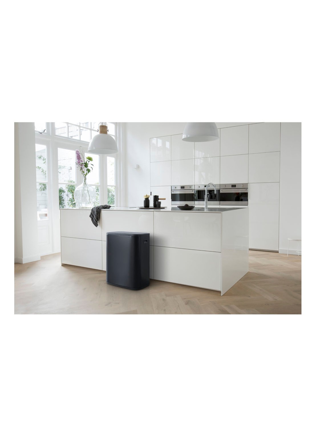 Brabantia Bo Touch Bin prullenbak met deksel 60 liter - detail 5 zwart