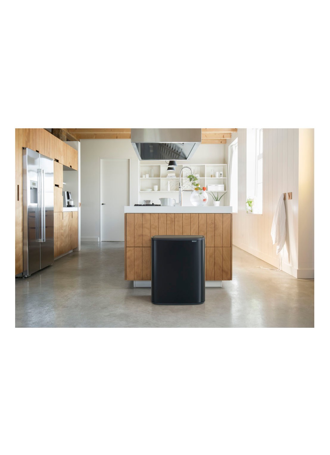 Brabantia Bo Touch Bin prullenbak met deksel 60 liter - voorkant 7 zwart