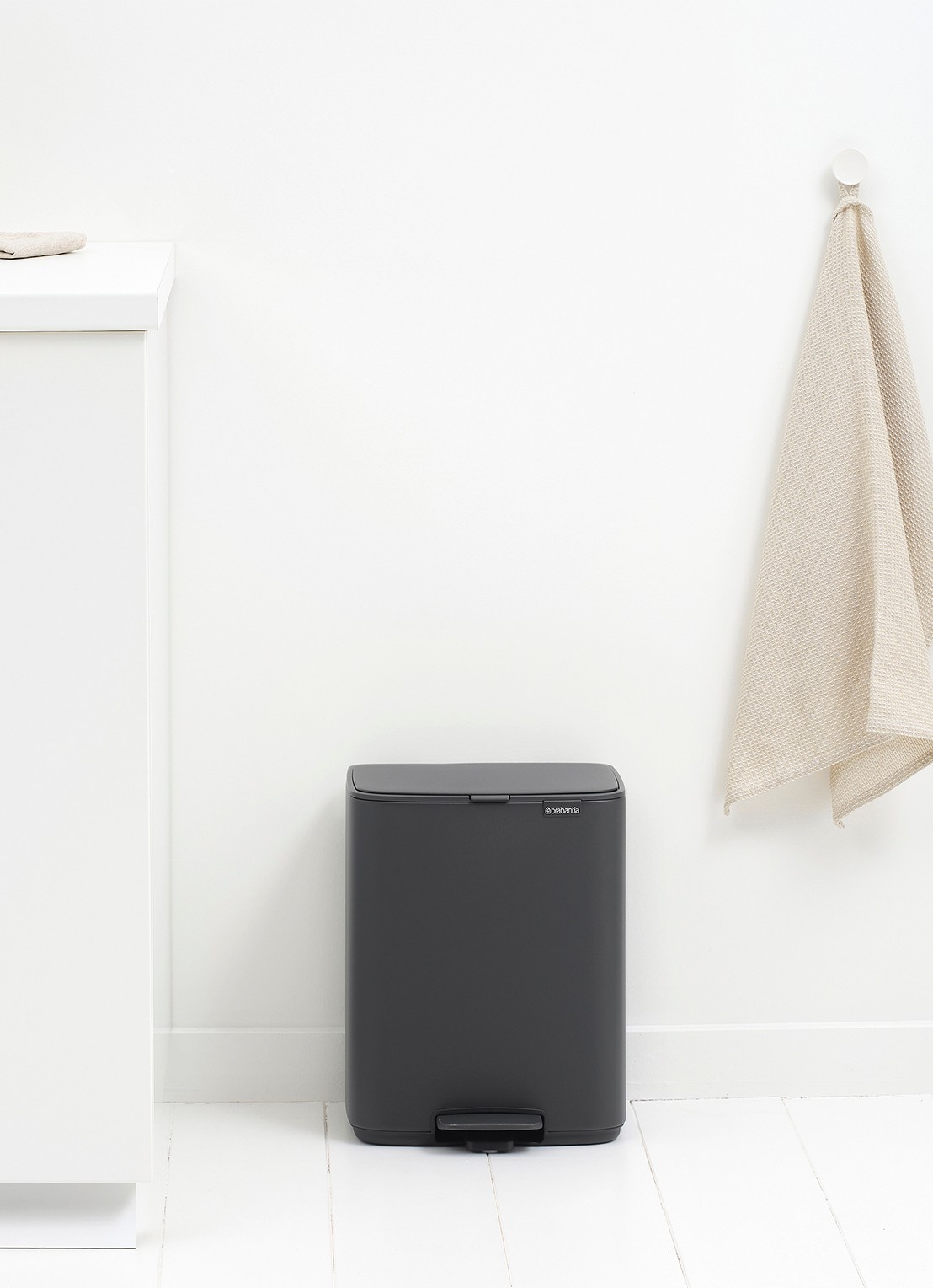 Brabantia Bo Touch Bin  prullenbak met deksel op pootjes 3 x 11 liter - detail 6 grijs