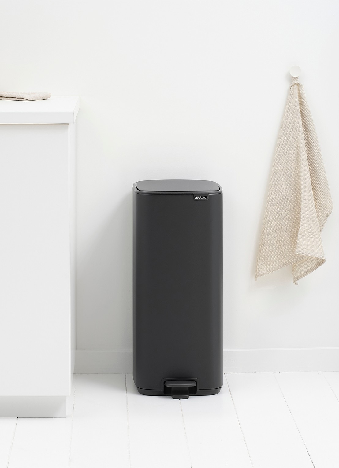 Brabantia Bo Touch Bin  prullenbak met deksel op pootjes 3 x 11 liter - detail 5 grijs
