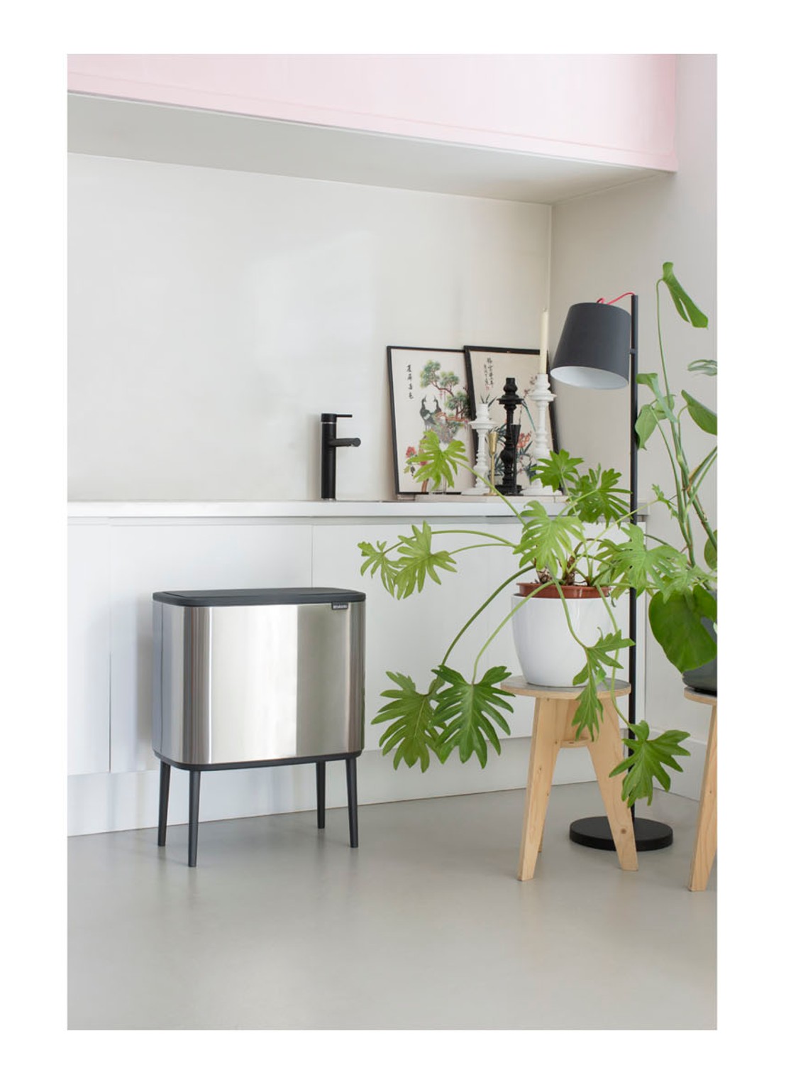 Brabantia Bo Touch Bin prullenbak met deksel op pootjes 36 liter - detail 6 zilver