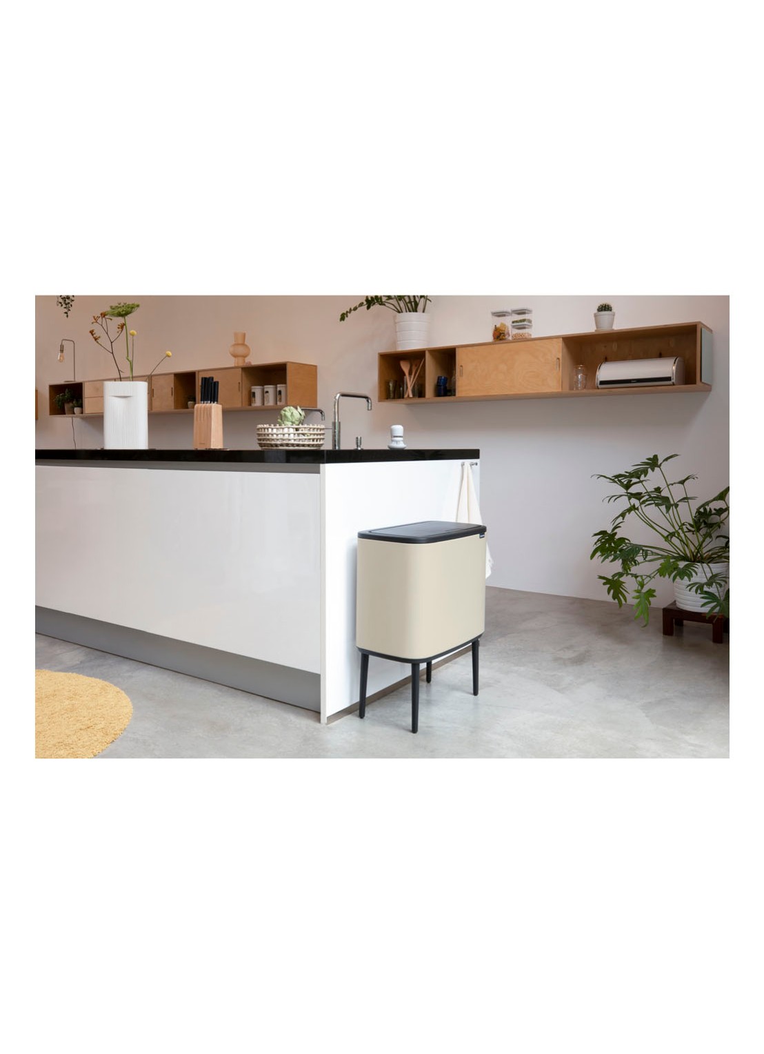 Brabantia Bo Touch Bin prullenbak met deksel op pootjes 36 liter - detail 5 beige