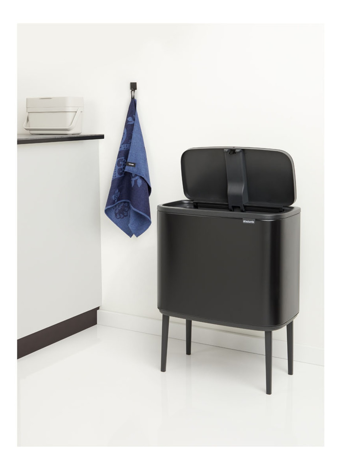 Brabantia Bo Touch Bin recyling duo prullenbak met deksel op pootjes 11 + 23 liter - voorkant 2 zwart