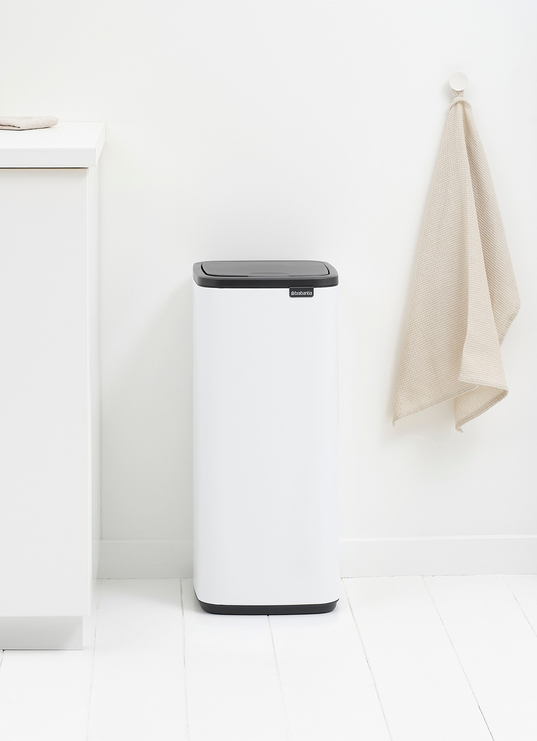 Brabantia Bo touch prullenbak 30 liter - detail 7 wit