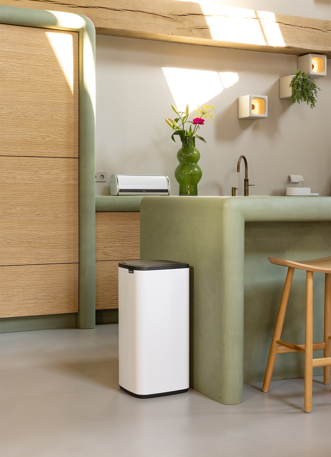 Brabantia Bo touch prullenbak 30 liter - detail 8 wit