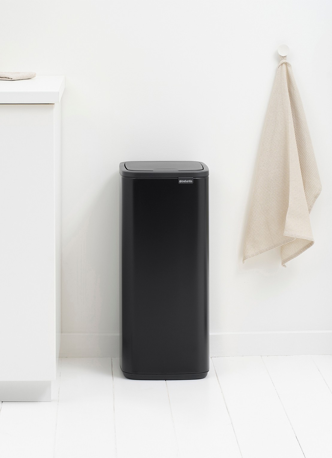 Brabantia Bo touch prullenbak 30 liter - detail 7 zwart