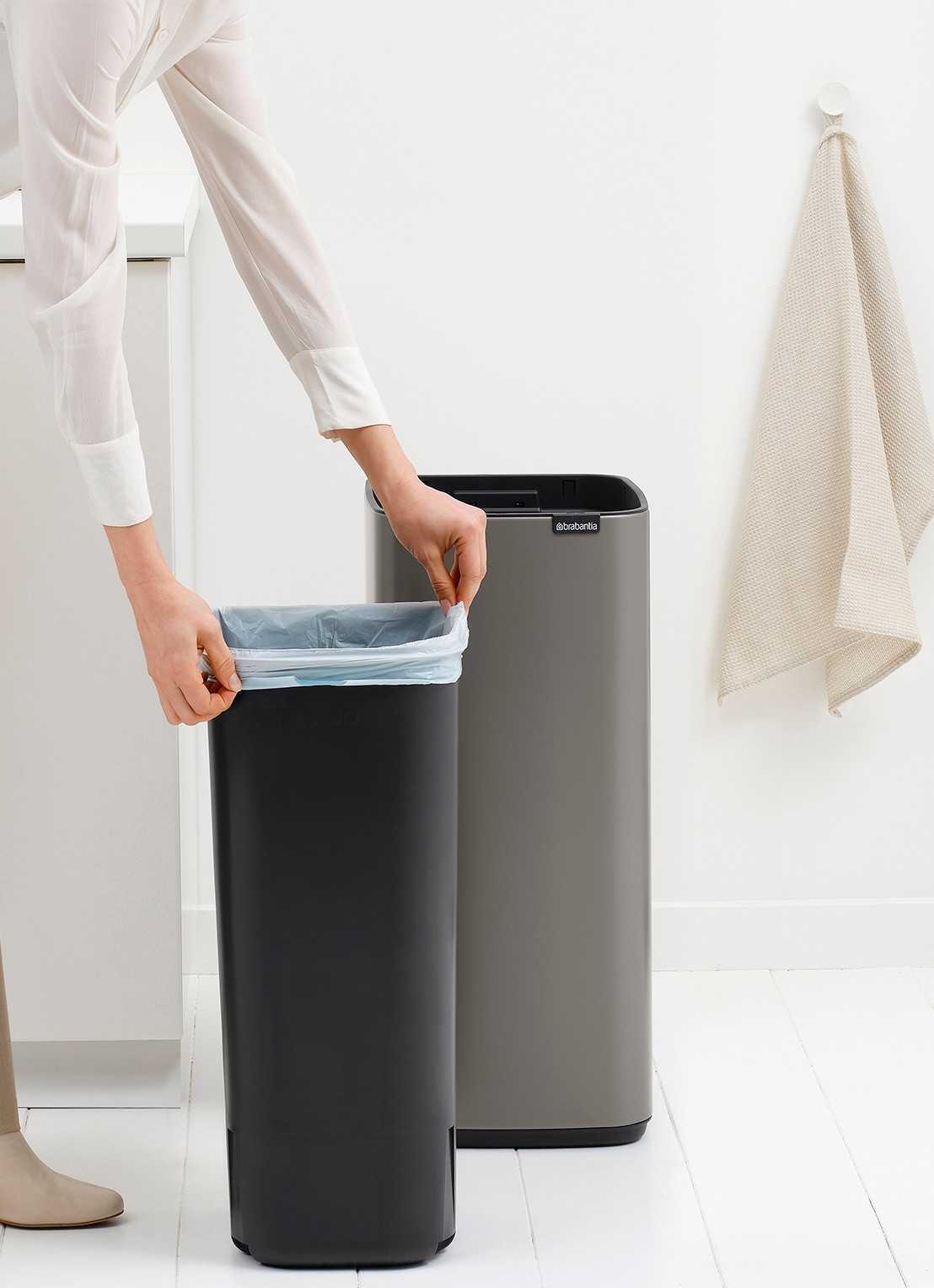 Brabantia Bo touch prullenbak 30 liter - detail 6 grijs
