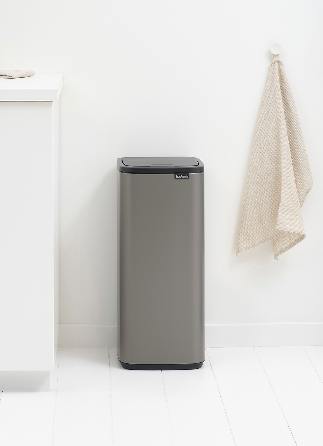 Brabantia Bo touch prullenbak 30 liter - detail 7 grijs