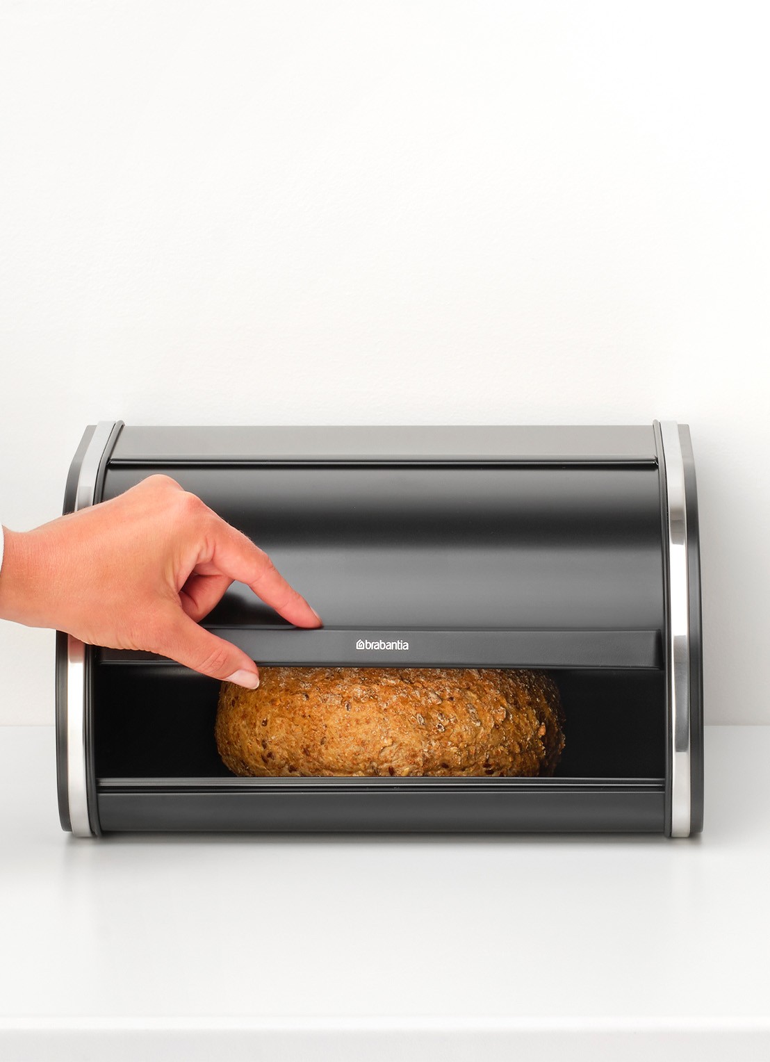 Brabantia Broodtrommel met schuifdeksel  - detail 3 zwart