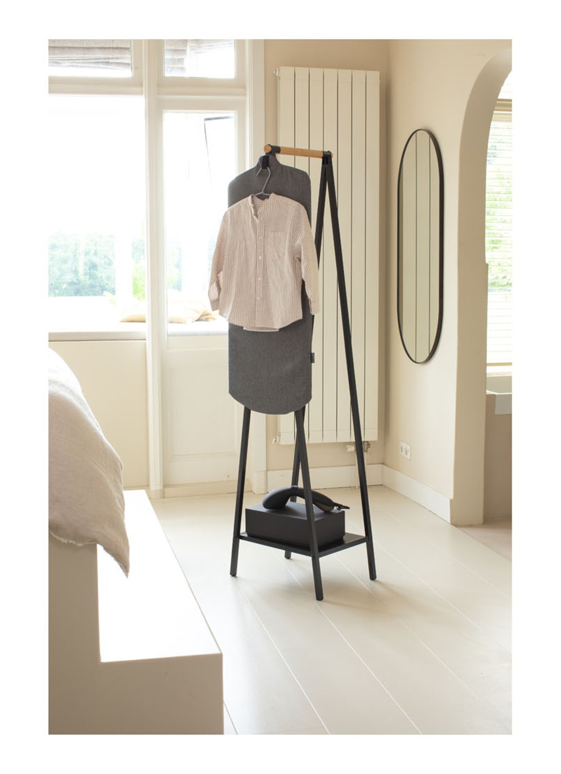 Brabantia Linn Refresh & Steam kledingstoombord 97 x 42 cm - voorkant 3 donkergrijs