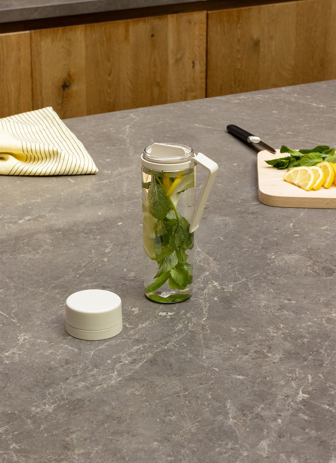 Brabantia Make & Take drinkfles met fruitfilter 50 cl  - detail 5 beige