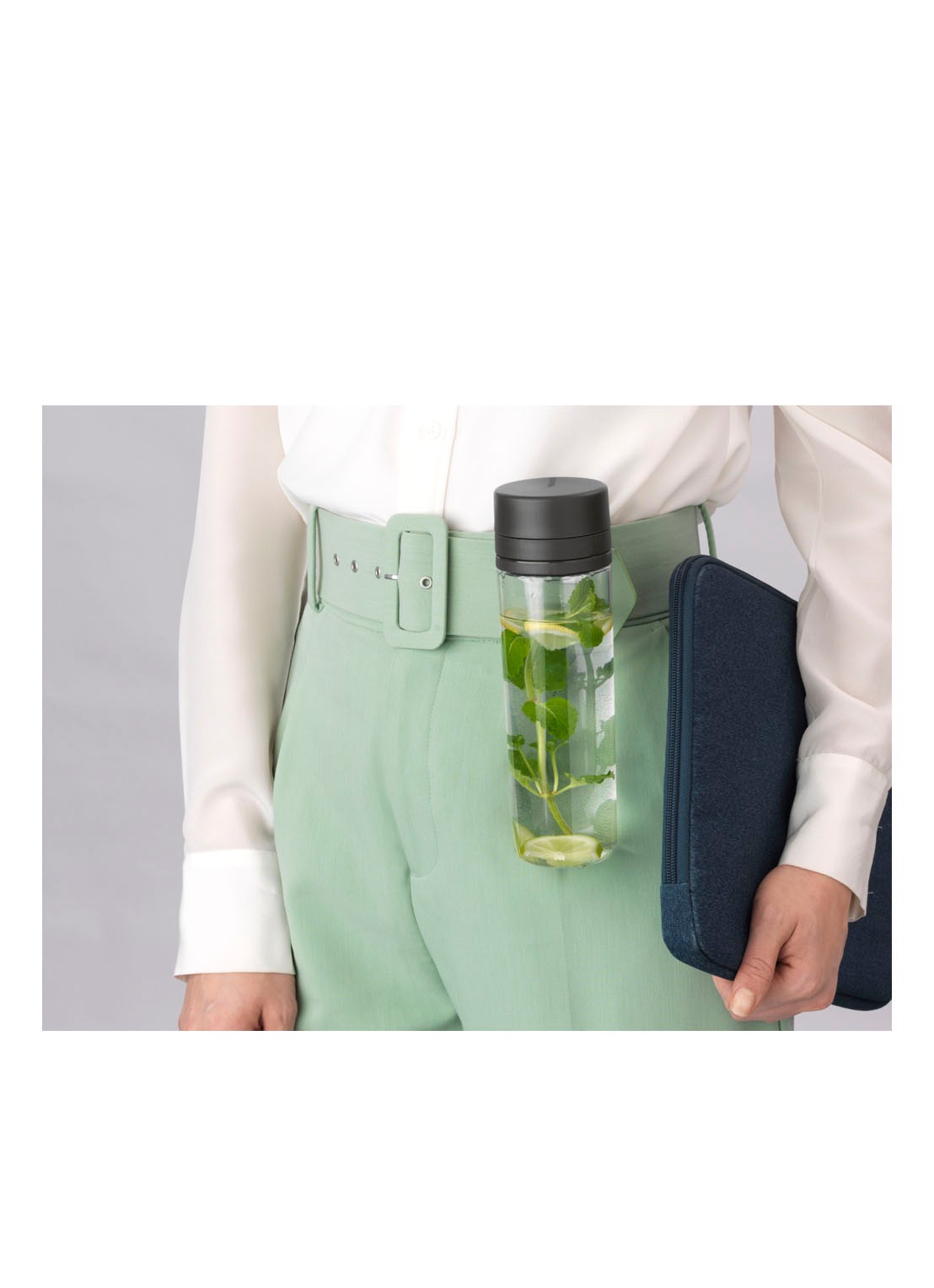 Brabantia Make & Take waterfles met zeef 0,5 liter - detail 2 donkergrijs