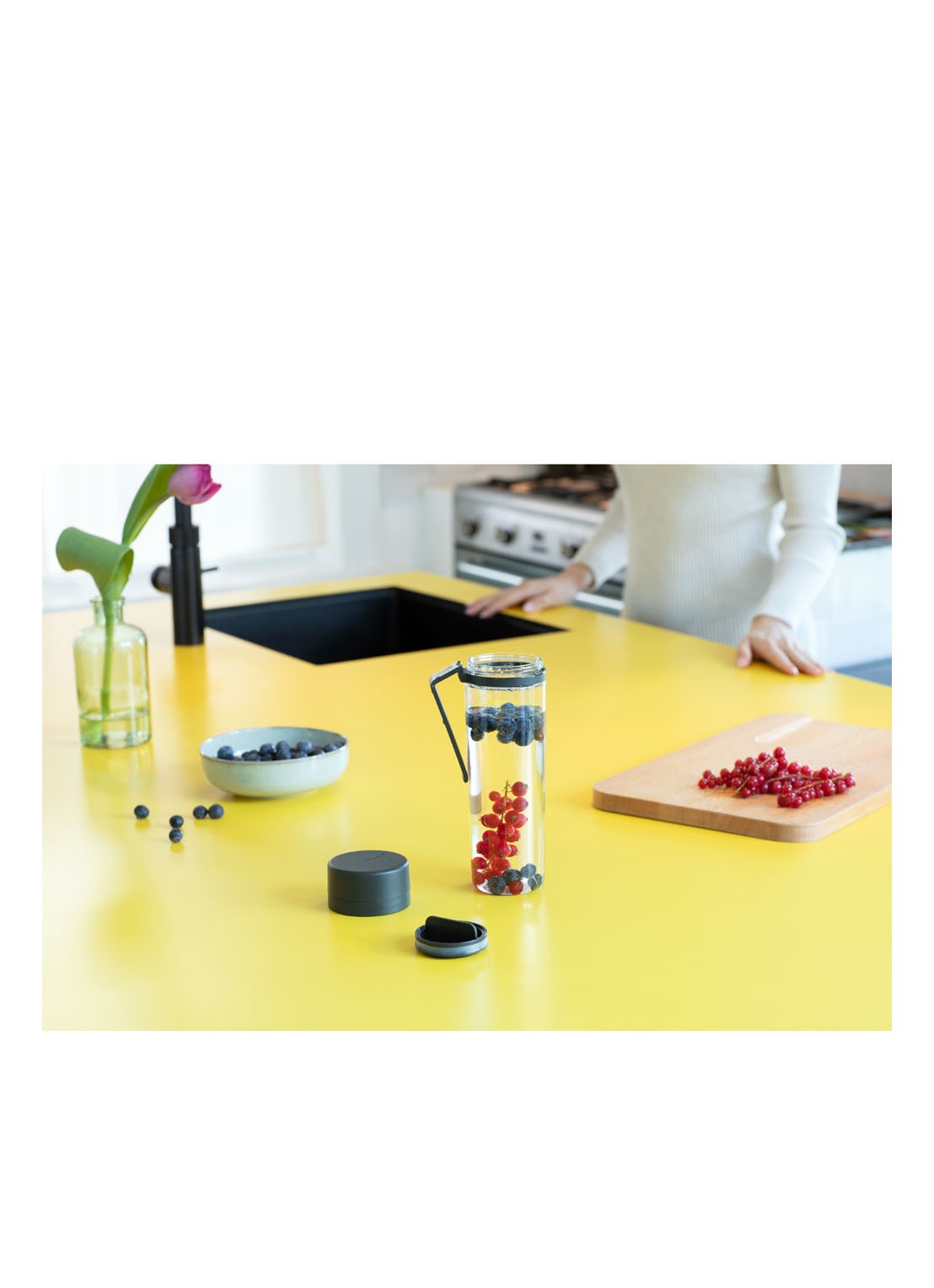 Brabantia Make & Take waterfles met zeef 0,5 liter - detail 3 donkergrijs