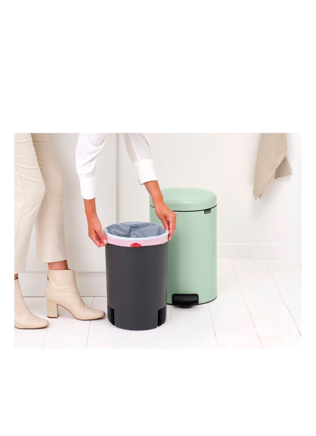Brabantia NewIcon pedaalemmer 20 liter - detail 5 lindegroen
