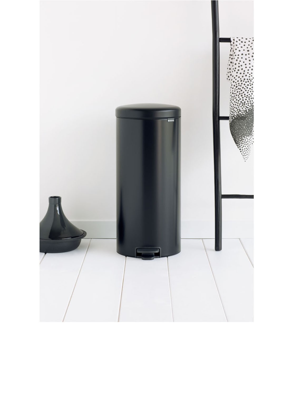 Brabantia NewIcon pedaalemmer 30 liter - detail 2 zwart