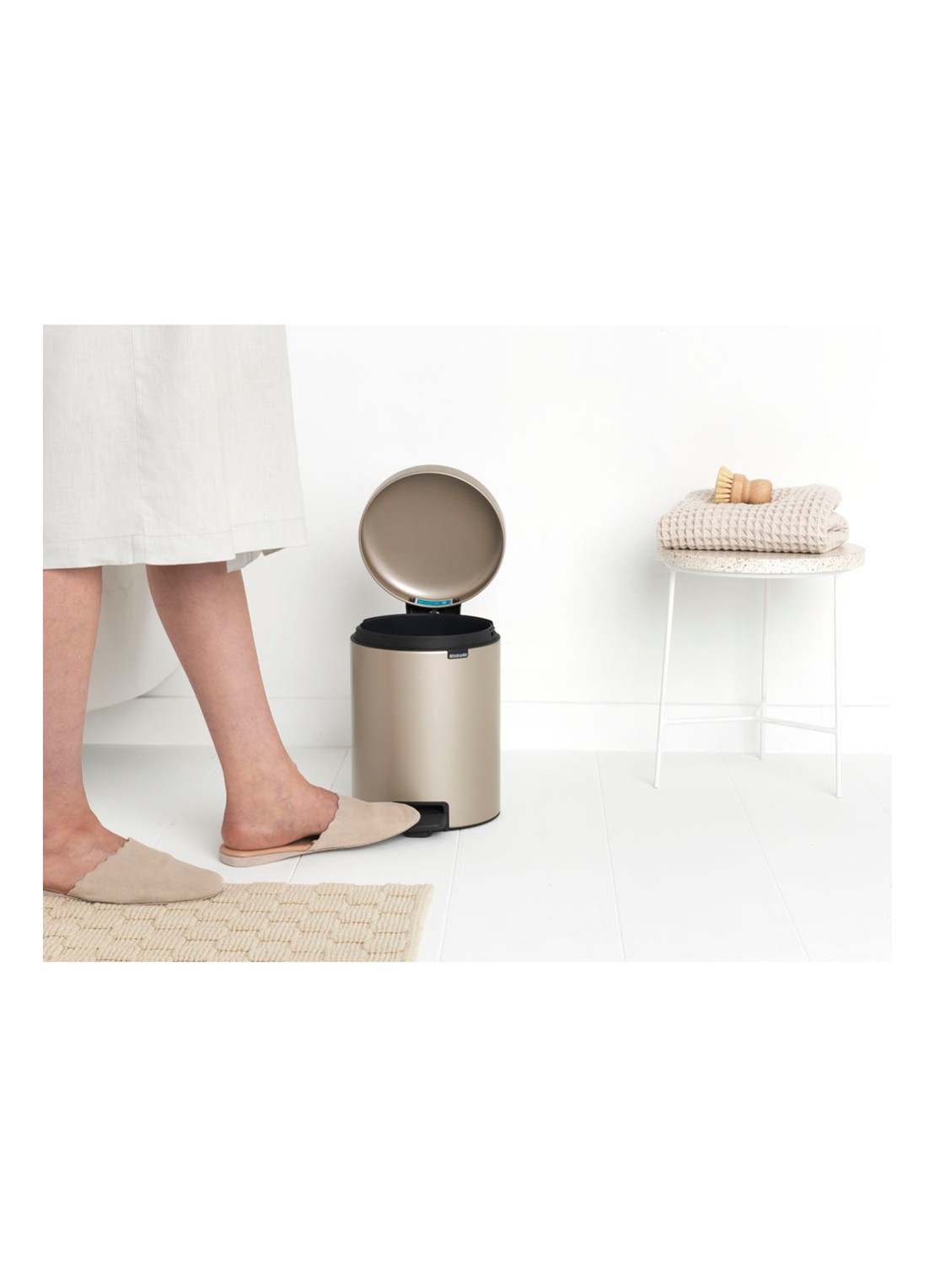 Brabantia Newlcon pedaalemmer 5 liter - detail 7 beige