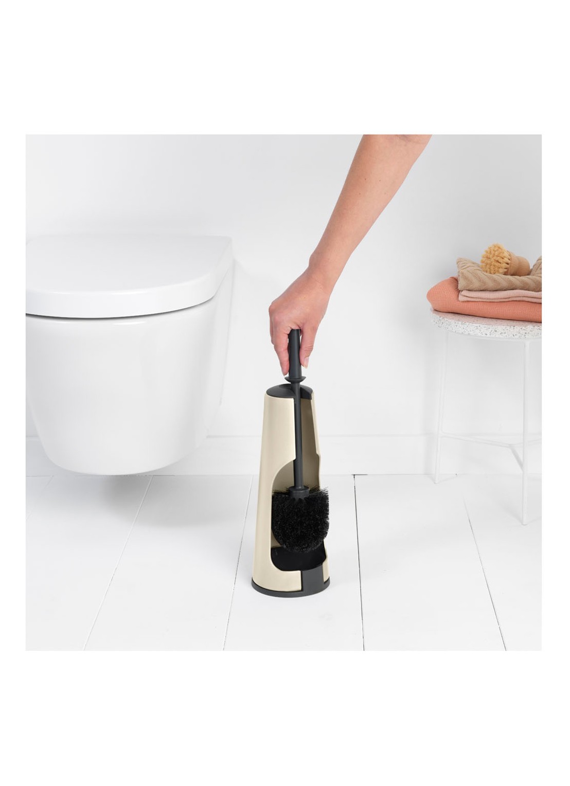 Brabantia ReNew toiletborstel met houder - voorkant 2 gebroken wit