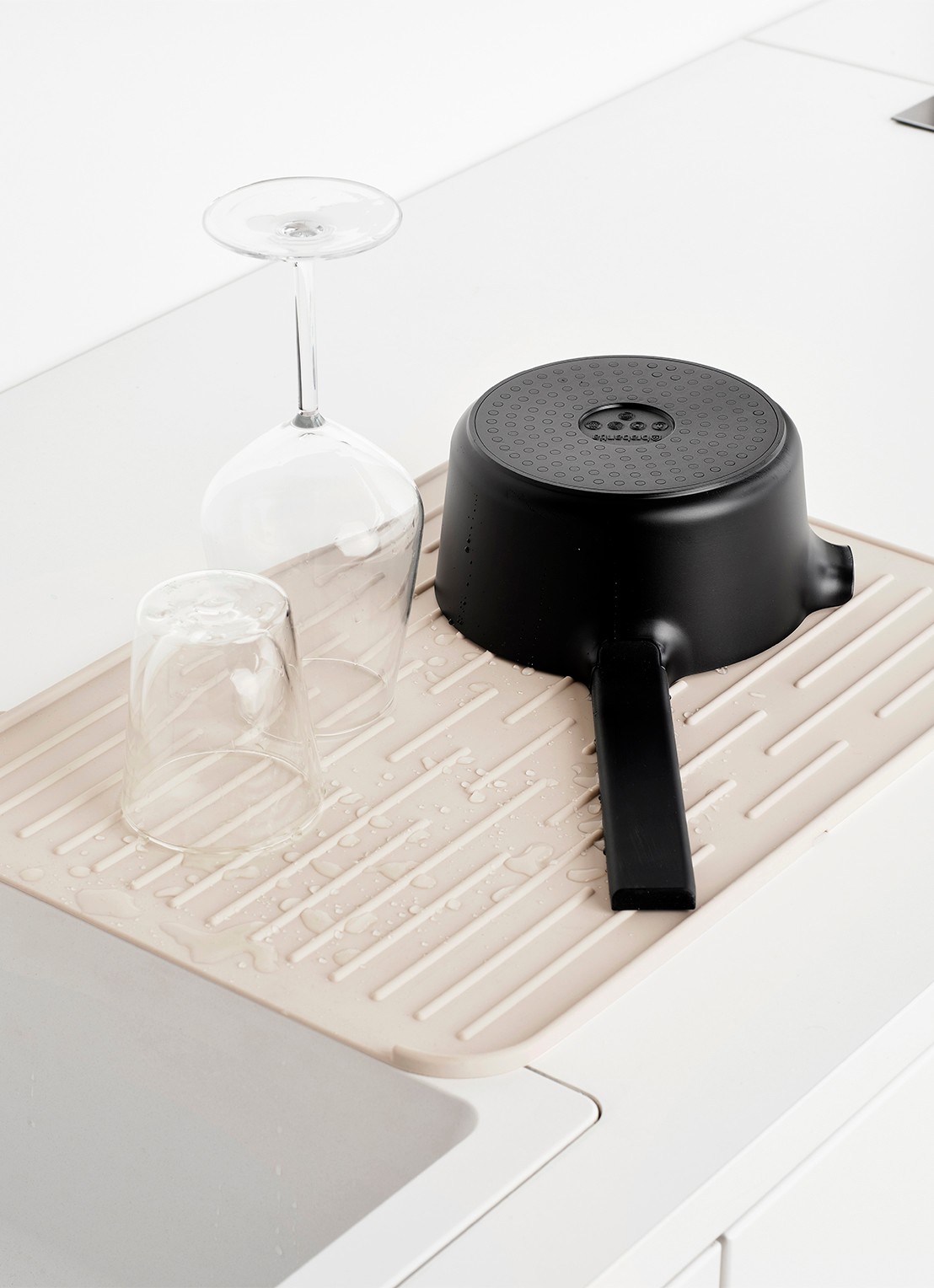 Brabantia SinkSide afdruipmat 44 x 32 cm - achterkant beige