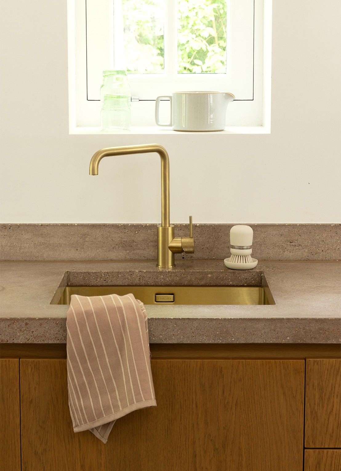 Brabantia SinkSide afwasborstel met zeepdispenser - detail 5 beige