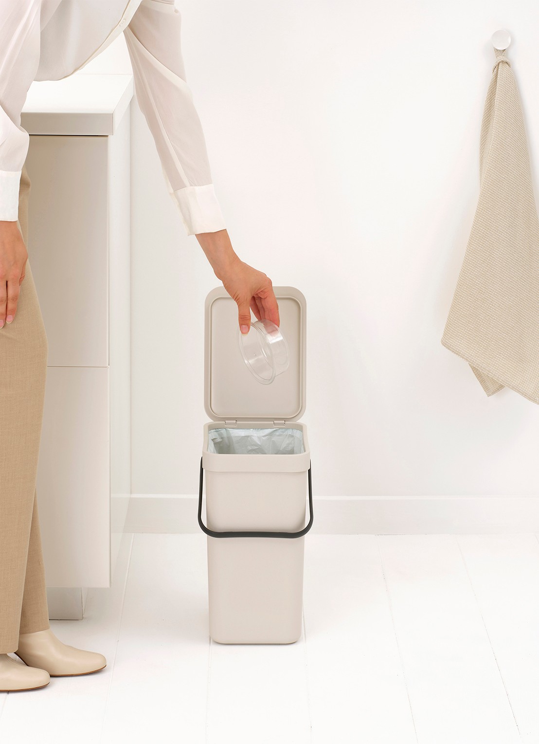 Brabantia Sort & Go prullenbak 12 liter - detail 6 beige