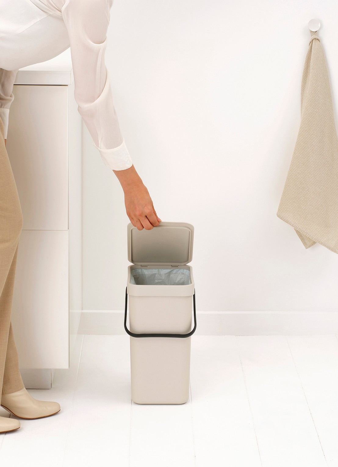 Brabantia Sort & Go prullenbak 12 liter - detail 7 beige
