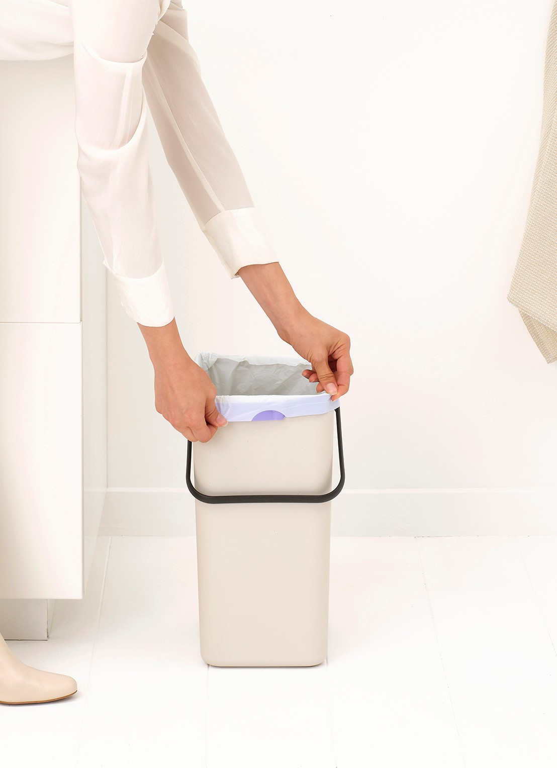 Brabantia Sort & Go prullenbak 16 liter - detail 2 beige
