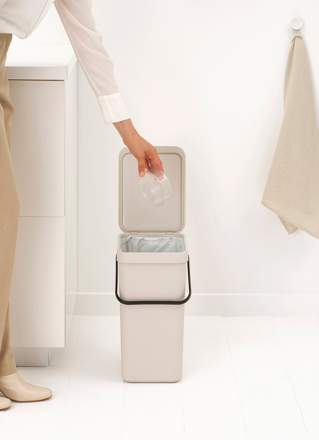 Brabantia Sort & Go prullenbak 16 liter - detail 3 beige
