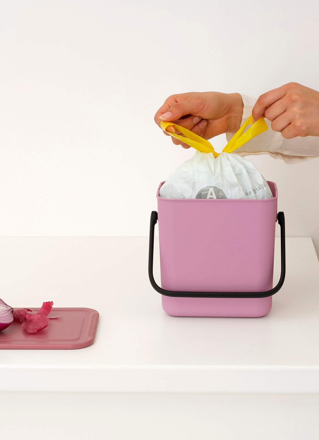 Brabantia Sort & Go prullenbak 3 liter - detail 6 donkerroze