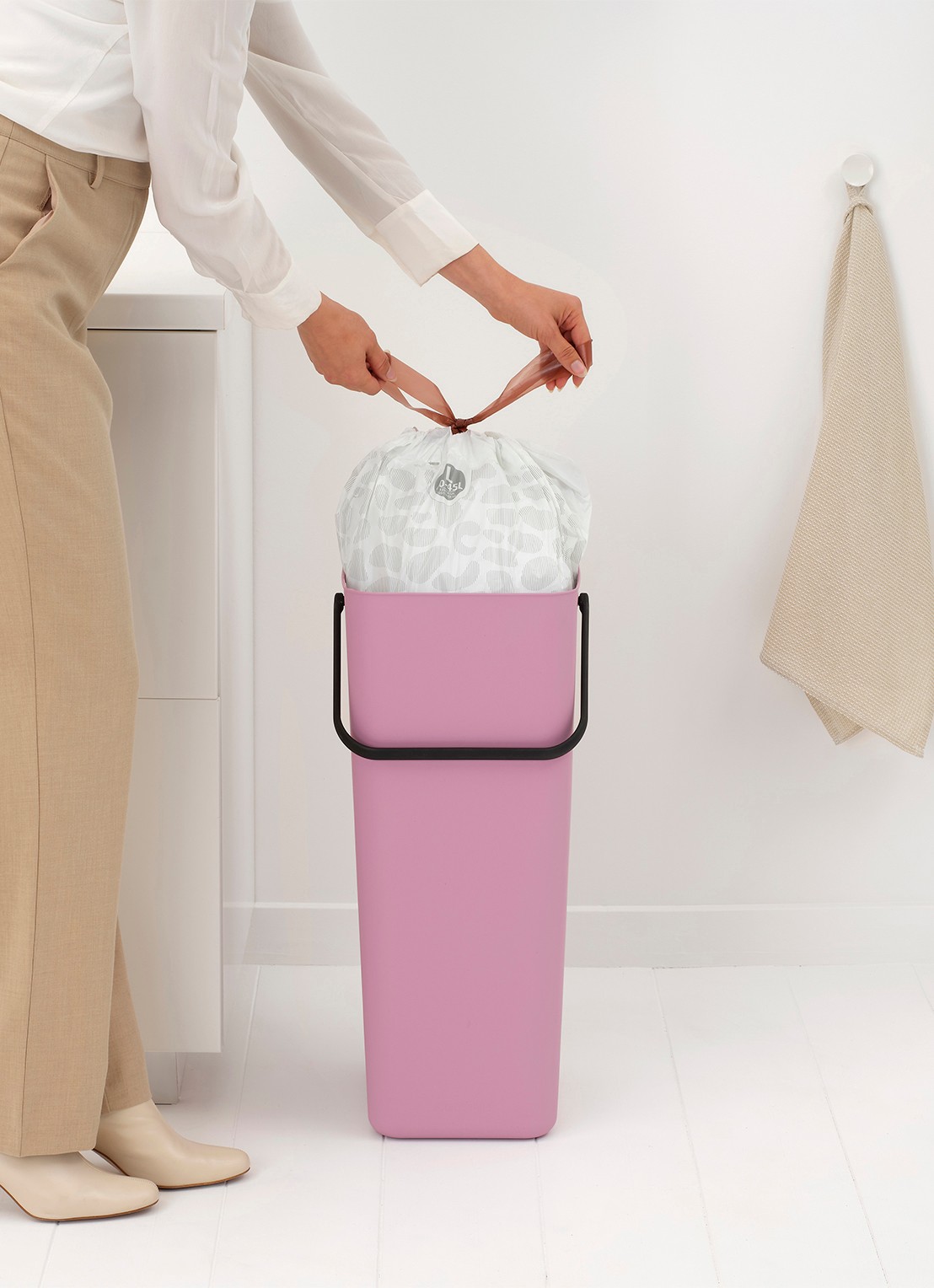 Brabantia Sort & Go prullenbak 40 liter - detail 4 donkerroze