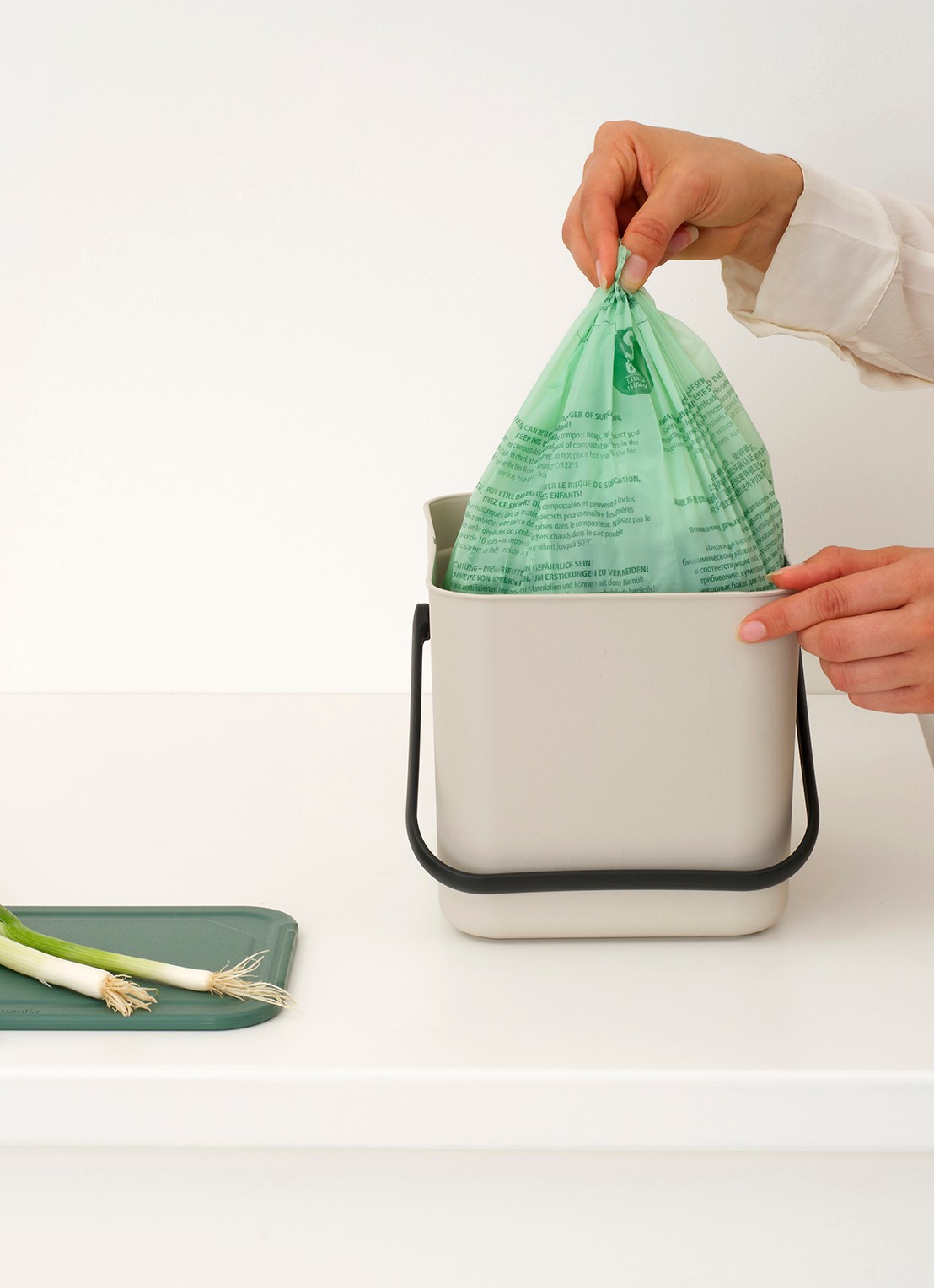 Brabantia Sort & Go prullenbak 6 liter - detail 2 beige
