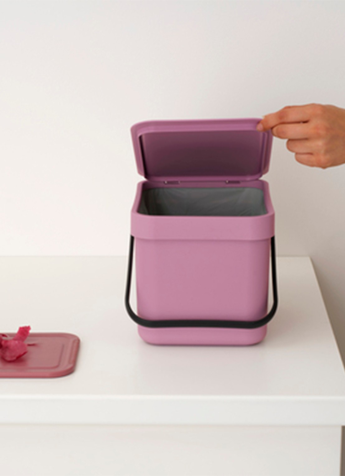 Brabantia Sort & Go prullenbak 6 liter - detail 6 donkerroze