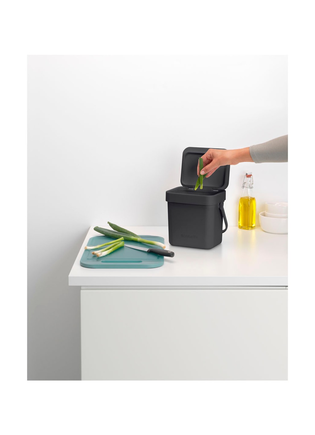 Brabantia Sort & Go prullenbak met hengsel 3 liter - detail 4 antraciet