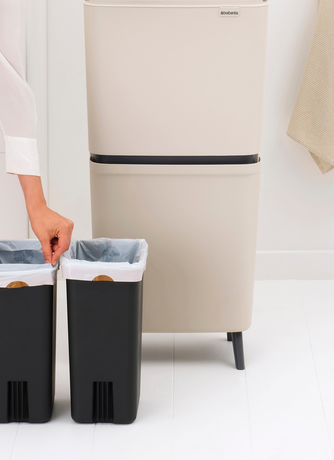Brabantia SortUp prullenbak met deksel 45 liter - detail 5 beige