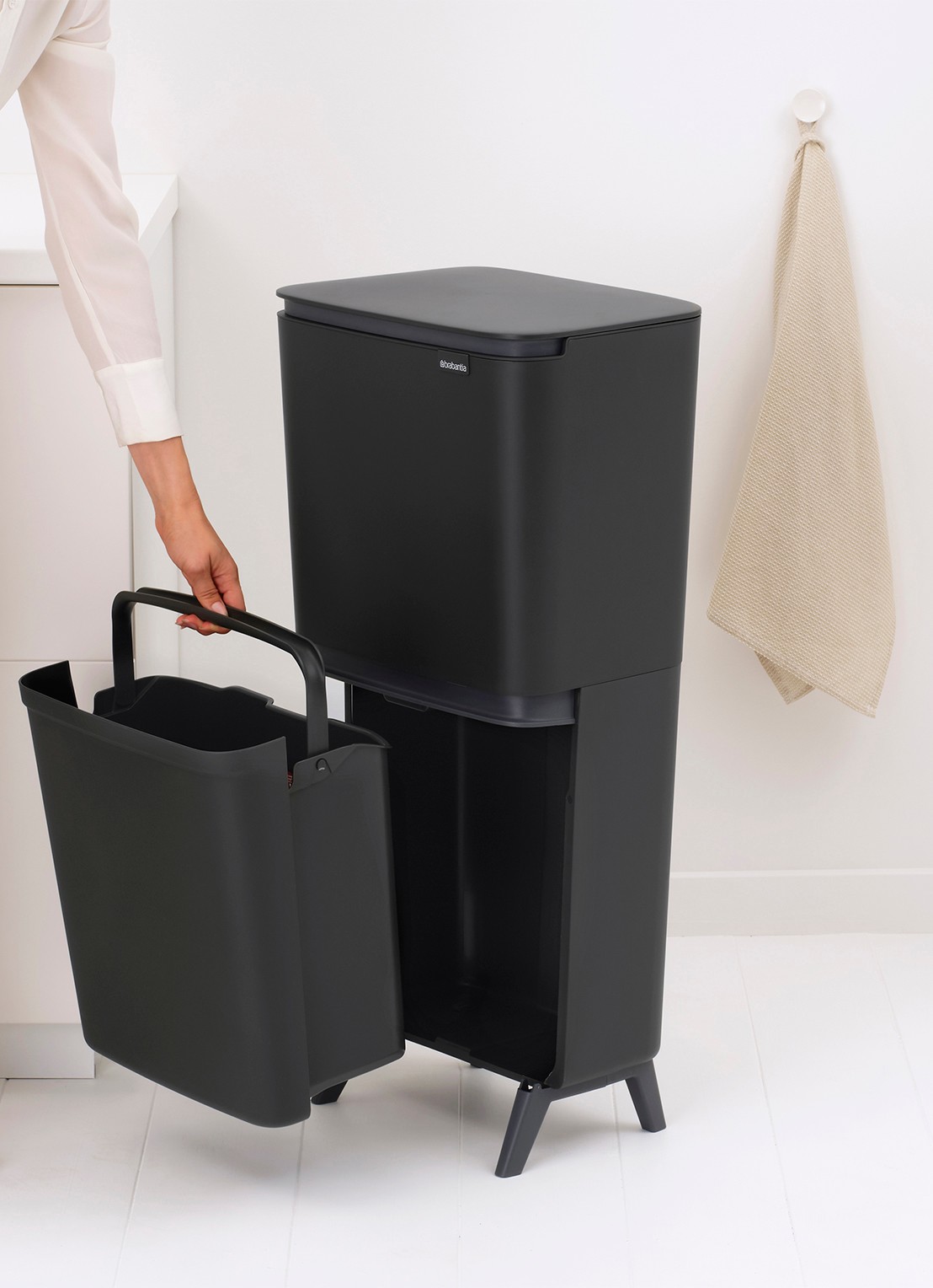 Brabantia SortUp prullenbak met deksel 45 liter - detail 3 antraciet