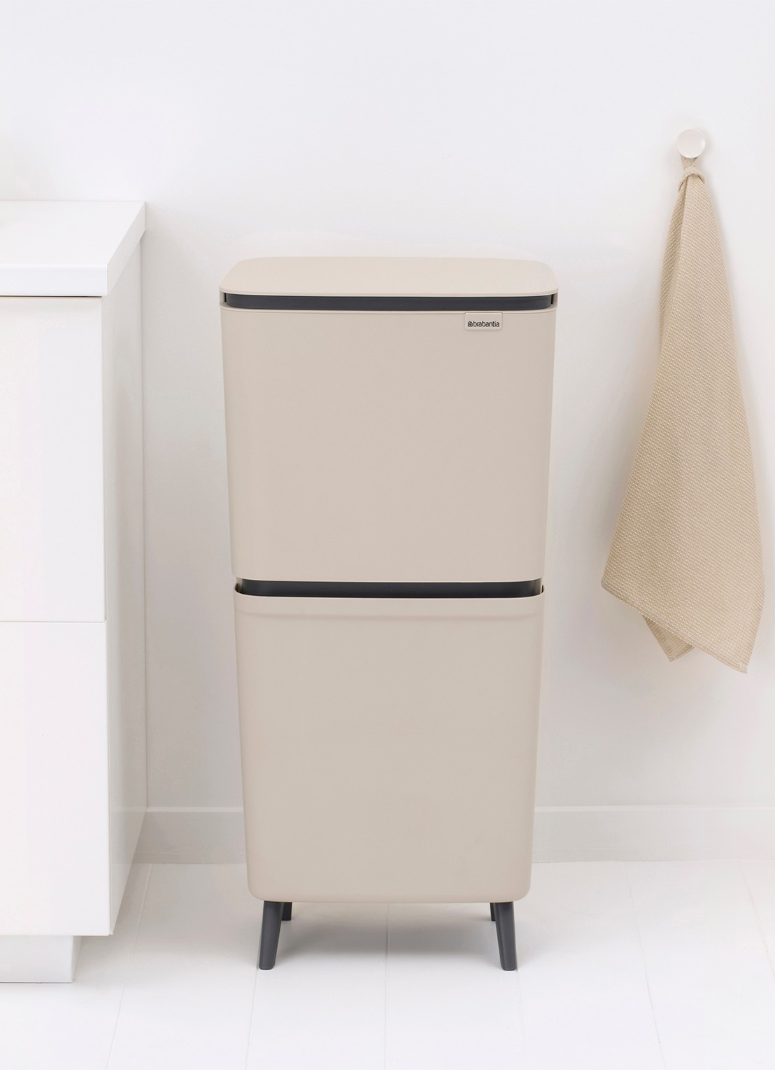 Brabantia SortUp prullenbak met deksel 45 liter - detail 7 beige