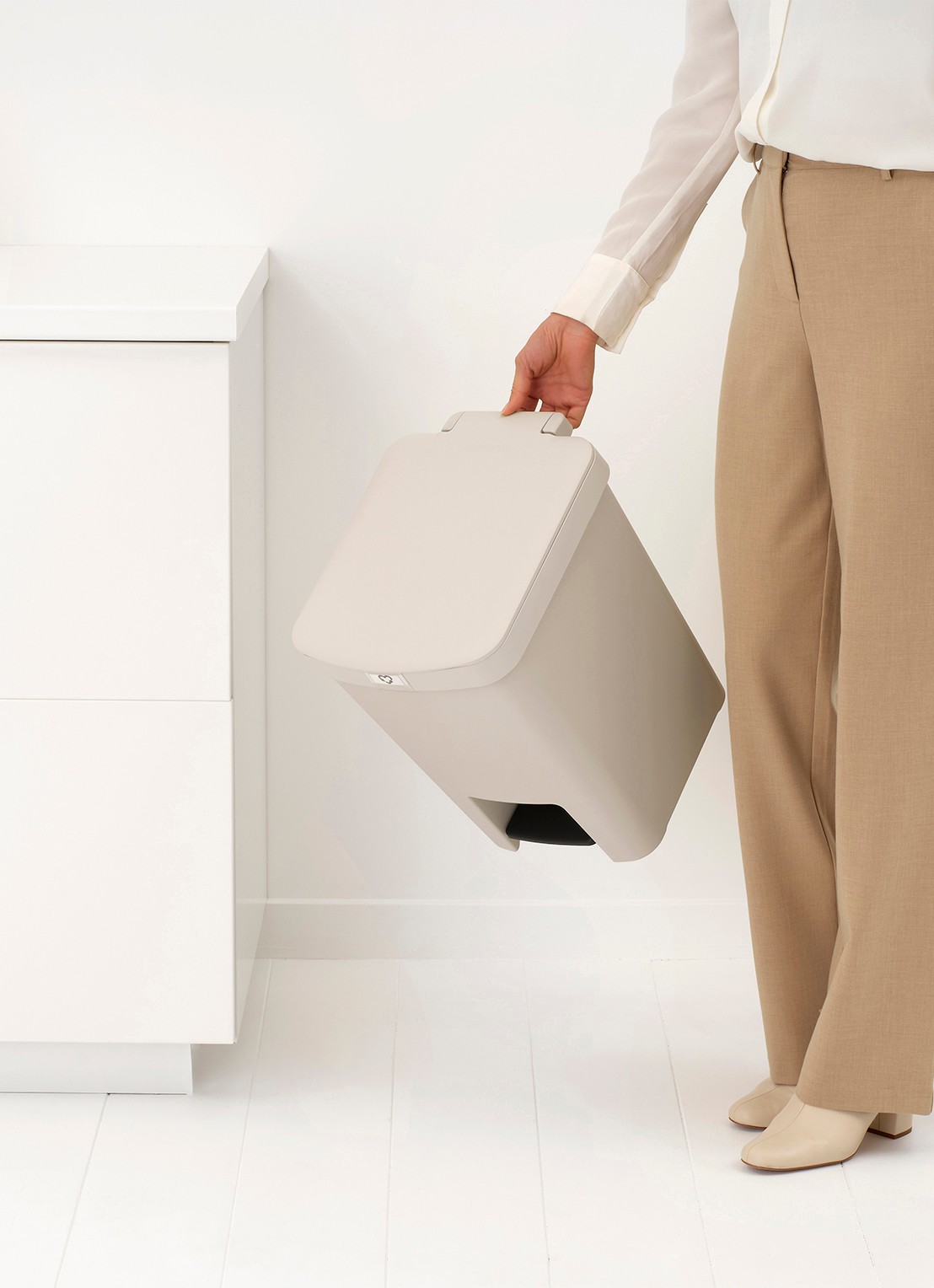 Brabantia StepUp pedaalemmer 25 liter - detail 4 beige