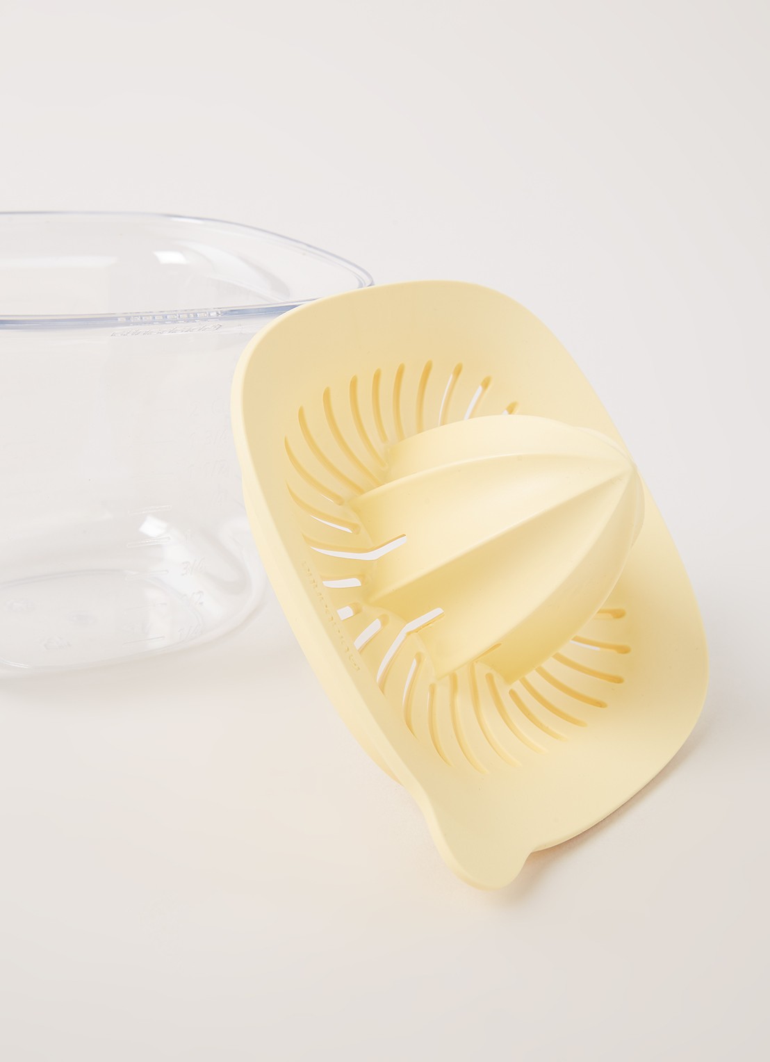 Brabantia TASTY+ citruspers met maatbeker 0,5 liter - detail lichtgeel